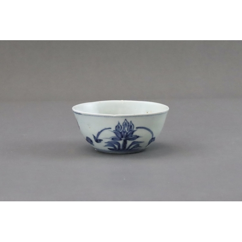 69 - A Blue and White Chicken Cup, Late Ming dynasty of circular shape, painted with a hen and six chicks... 