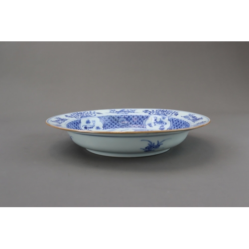 90 - A Blue and White Figural Plate, Kangxi of circular shape with everted rim, well painted in  the cent... 