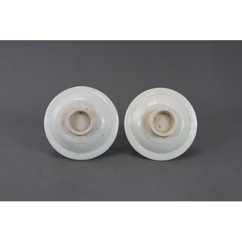 49 - A Pair of Huozhou White-glazed Moulded Dishes, Jin dynasty with rounded sides from straight foot to ... 