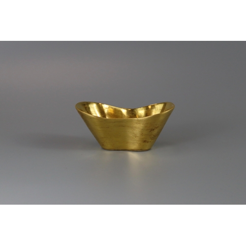 72 - A Rare Ingot shape Gilt Porcelain Winecup, c.1800, finely potted,  and with good gilding overall exc... 