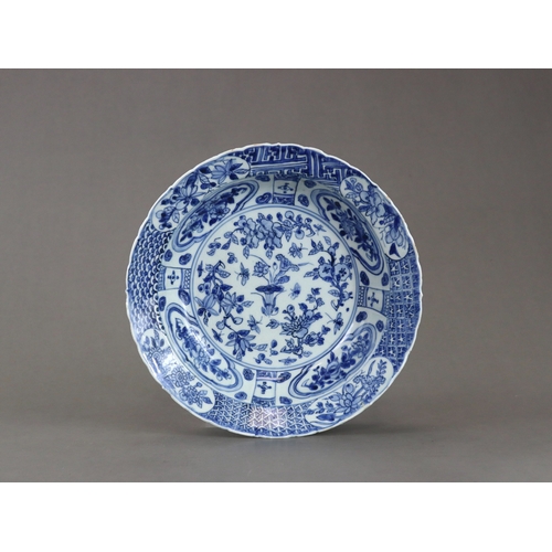 85 - A 'Kraak Porselein' small Basin, Wanli, well painted in soft cobalt with flowering and fruiting spra... 