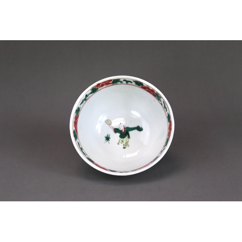 102 - A Wucai Bowl with Ladies, early Kangxi, the rounded sides finely enamelled on the exterior with a co... 