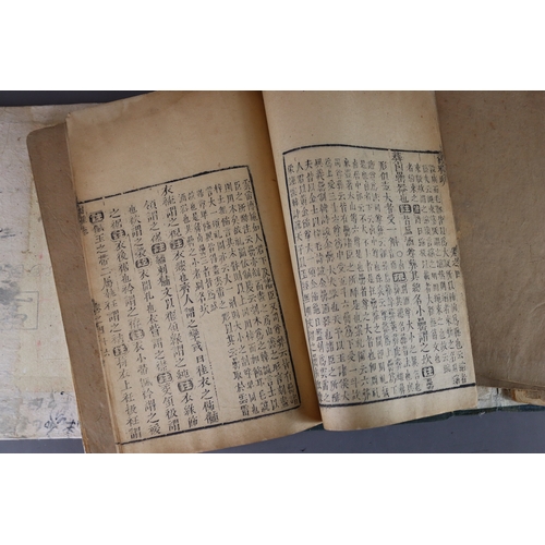 203a - A set of Antique Chinese Books with Slipcas, Qing Dynastye | 爾雅注疏 Ink on paper, five albums L:25.5cm... 