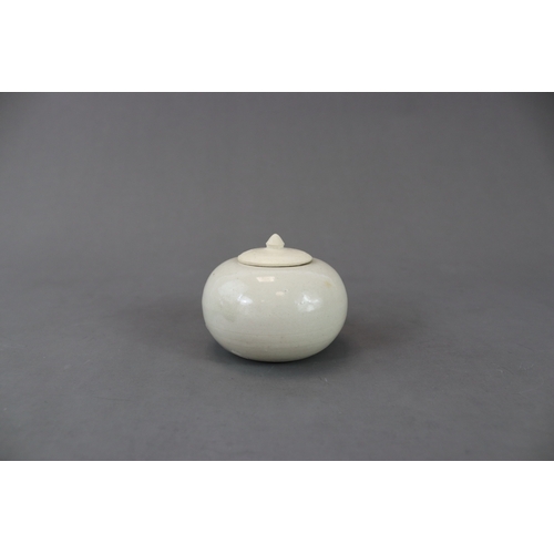 27 - A White-glazed Globular Waterpot and Cover, Sui dynasty with rounded sides, both waterpot and cover ... 