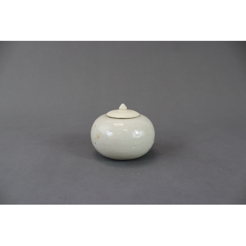 27 - A White-glazed Globular Waterpot and Cover, Sui dynasty with rounded sides, both waterpot and cover ... 