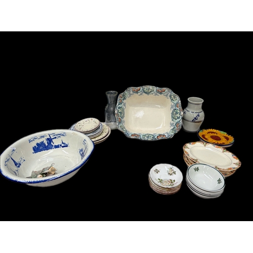 124 - Box of misc china