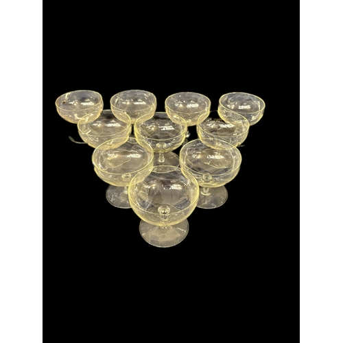 145 - 10 vintage champagne coupes
