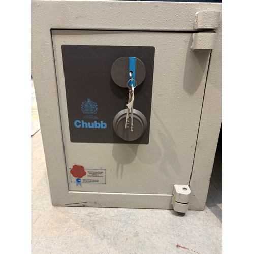 293 - Chubb safe and 3 keys - working order
45cm x 45cm x 53cn H 