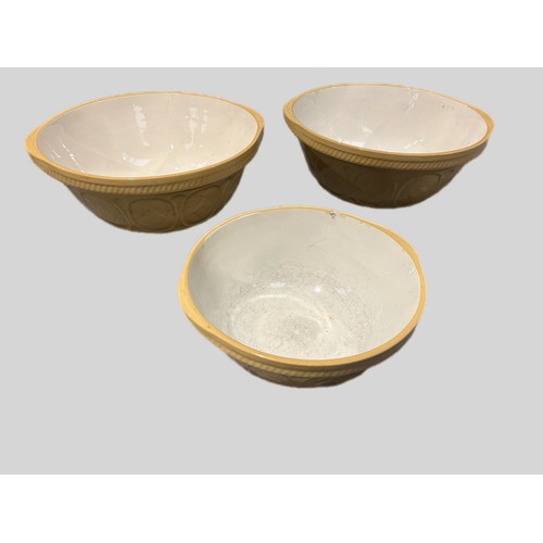 132 - 3 vintage mixing bowls
