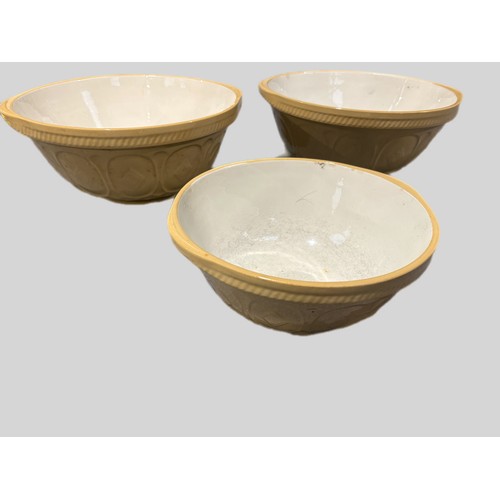132 - 3 vintage mixing bowls