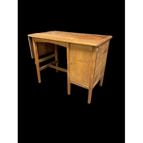 526 - Vintage oak drop flap desk91.5cm x 52cm closed x 119cm open71cm H