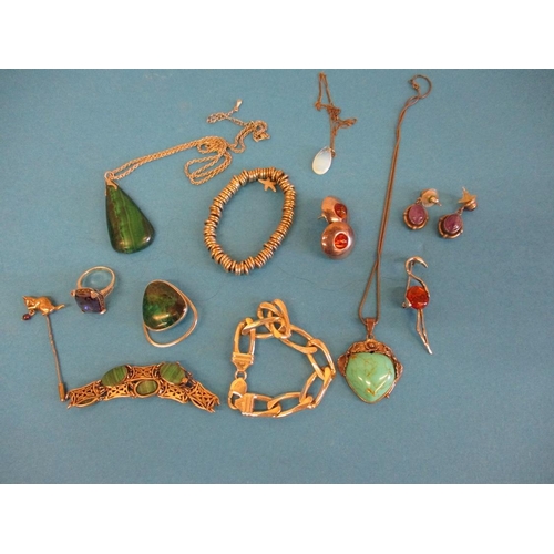 186 - A parcel of silver and white metal jewellery items