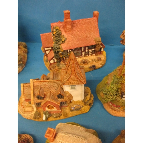 313 - A quantity of vintage Lilliput lane cottages, dating from 1987-1993