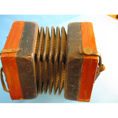 286 - A vintage Lachenal & Co concertina