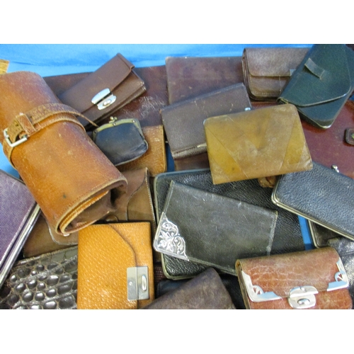 291 - A very large quantity of antique and later purses and wallets, most of leather, some with silver mou... 