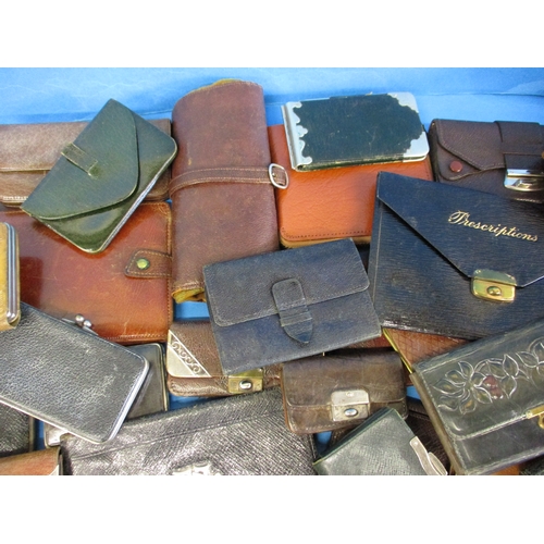 291 - A very large quantity of antique and later purses and wallets, most of leather, some with silver mou... 