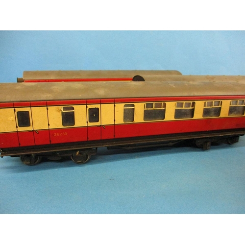 271 - 4 O gauge BR MK1 corridor coaches in red and cream livery