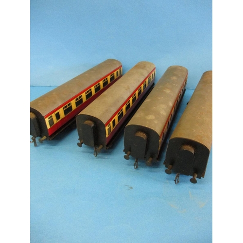 271 - 4 O gauge BR MK1 corridor coaches in red and cream livery