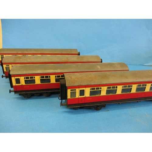 271 - 4 O gauge BR MK1 corridor coaches in red and cream livery