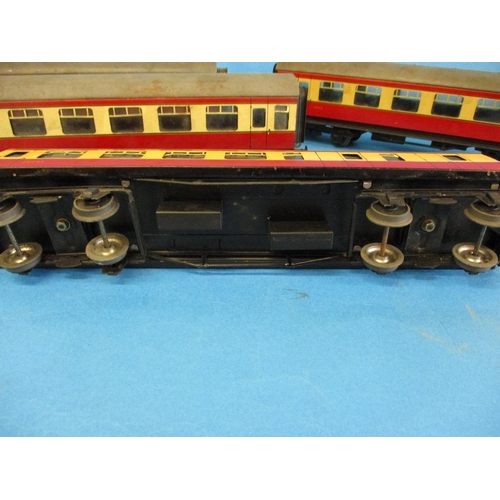 271 - 4 O gauge BR MK1 corridor coaches in red and cream livery