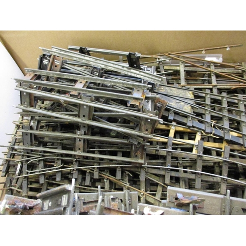 275 - A very large quantity of O gauge steel track