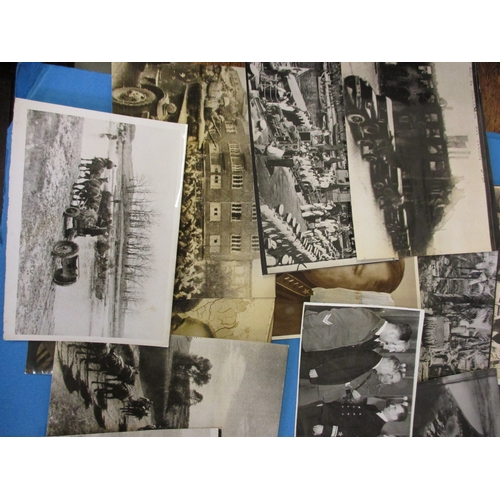 221 - A quantity of original WW2 US Military and Russian Press photos