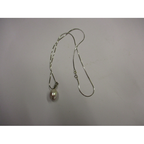 90 - A 9ct white gold necklace, with a diamond and tear drop pearl pendant.