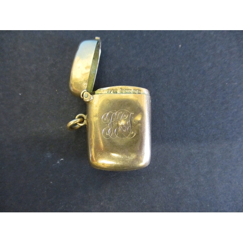 101 - A 9ct gold vesta case. Approximate weight 9.9g