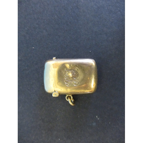 101 - A 9ct gold vesta case. Approximate weight 9.9g