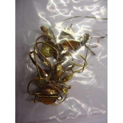 118 - A parcel of mixed carat gold items, approx. weight 14g