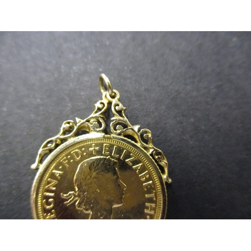 126 - A 1967 gold sovereign in a 9ct pendant mount