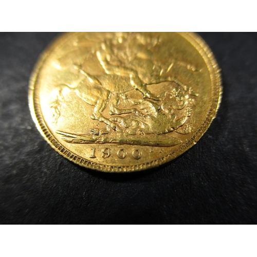 127 - A Victorian gold sovereign dated 1900