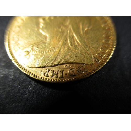 127 - A Victorian gold sovereign dated 1900