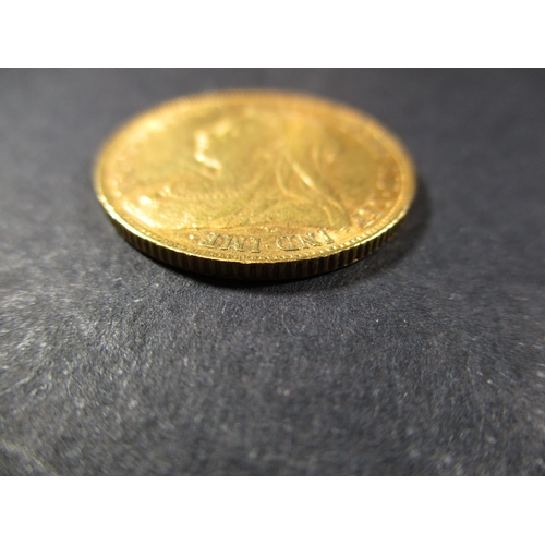 127 - A Victorian gold sovereign dated 1900