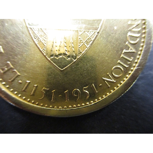 132 - A 1951 Swiss Le Locle Foundation 18ct gold token/medallion, in an 18ct gold mount, approx. total wei... 