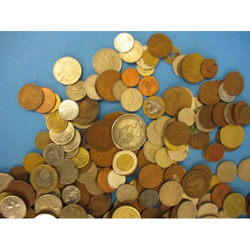 145 - A large quantity of world coins, approx. total weight 3758g