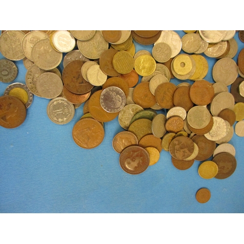 145 - A large quantity of world coins, approx. total weight 3758g