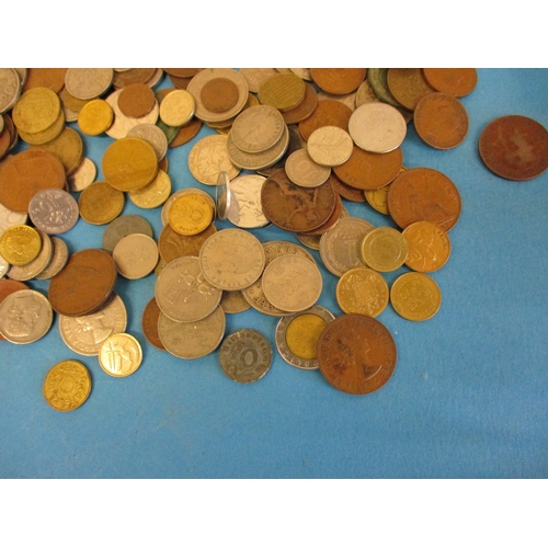 145 - A large quantity of world coins, approx. total weight 3758g