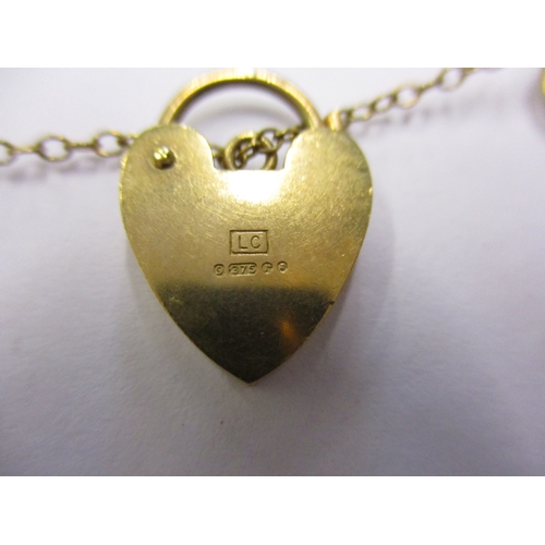 155 - A 9ct yellow gold bracelet with working heart clasp and safety chain, approx. weight 20g