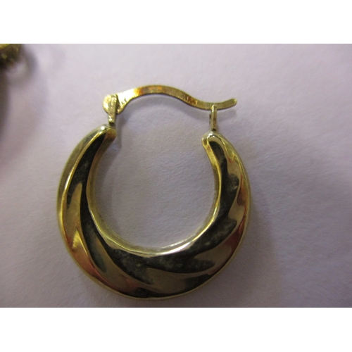 160 - A small parcel of 9ct gold items, approx. combined weight 5.5g