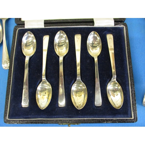 181 - A quantity of silver spoons, approx. weight 432g to include a boxed set of art deco coffee spoons