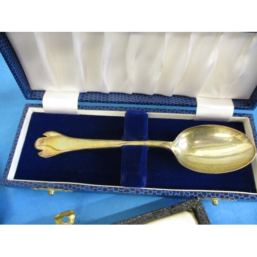 181 - A quantity of silver spoons, approx. weight 432g to include a boxed set of art deco coffee spoons