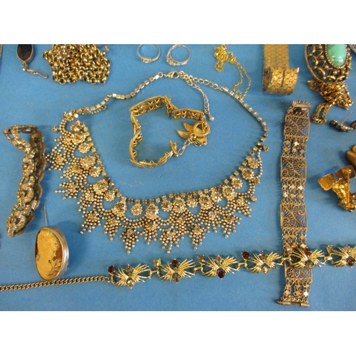 184 - A large quantity of vintage costume jewellery, to include some 9ct gold items