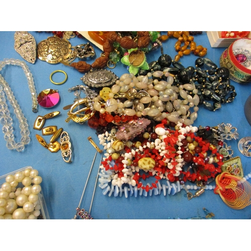 185 - A large quantity of vintage costume jewellery, to include some silver items