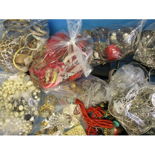 197 - A very large quantity of vintage, retro and collectable costume jewellery