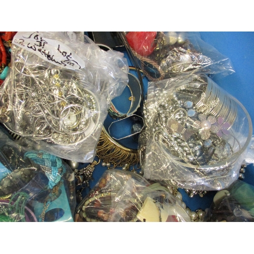 197 - A very large quantity of vintage, retro and collectable costume jewellery