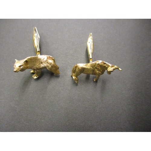 32 - A pair of 14ct gold cufflinks featuring the stock market bull and bear symbols, approx. weight 17g, ... 