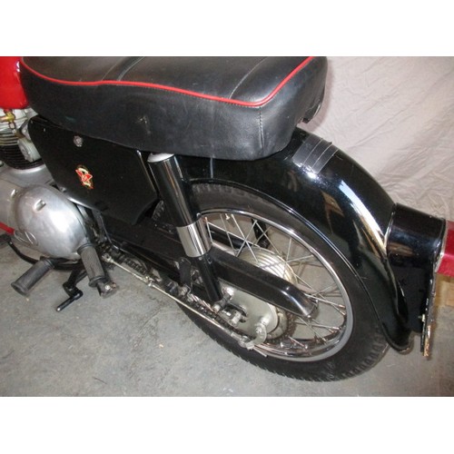 286 - A 1957 Matchless G2 250cc motorbike, in clean road useable condition with V5 certificate, run recent... 