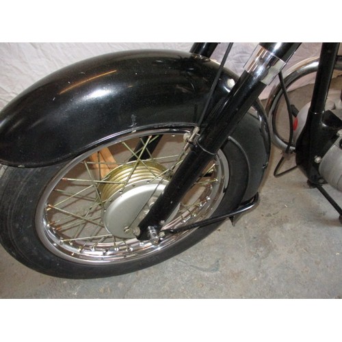 286 - A 1957 Matchless G2 250cc motorbike, in clean road useable condition with V5 certificate, run recent... 