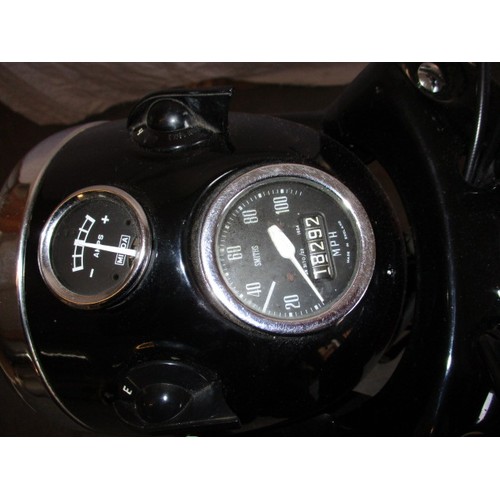 286 - A 1957 Matchless G2 250cc motorbike, in clean road useable condition with V5 certificate, run recent... 